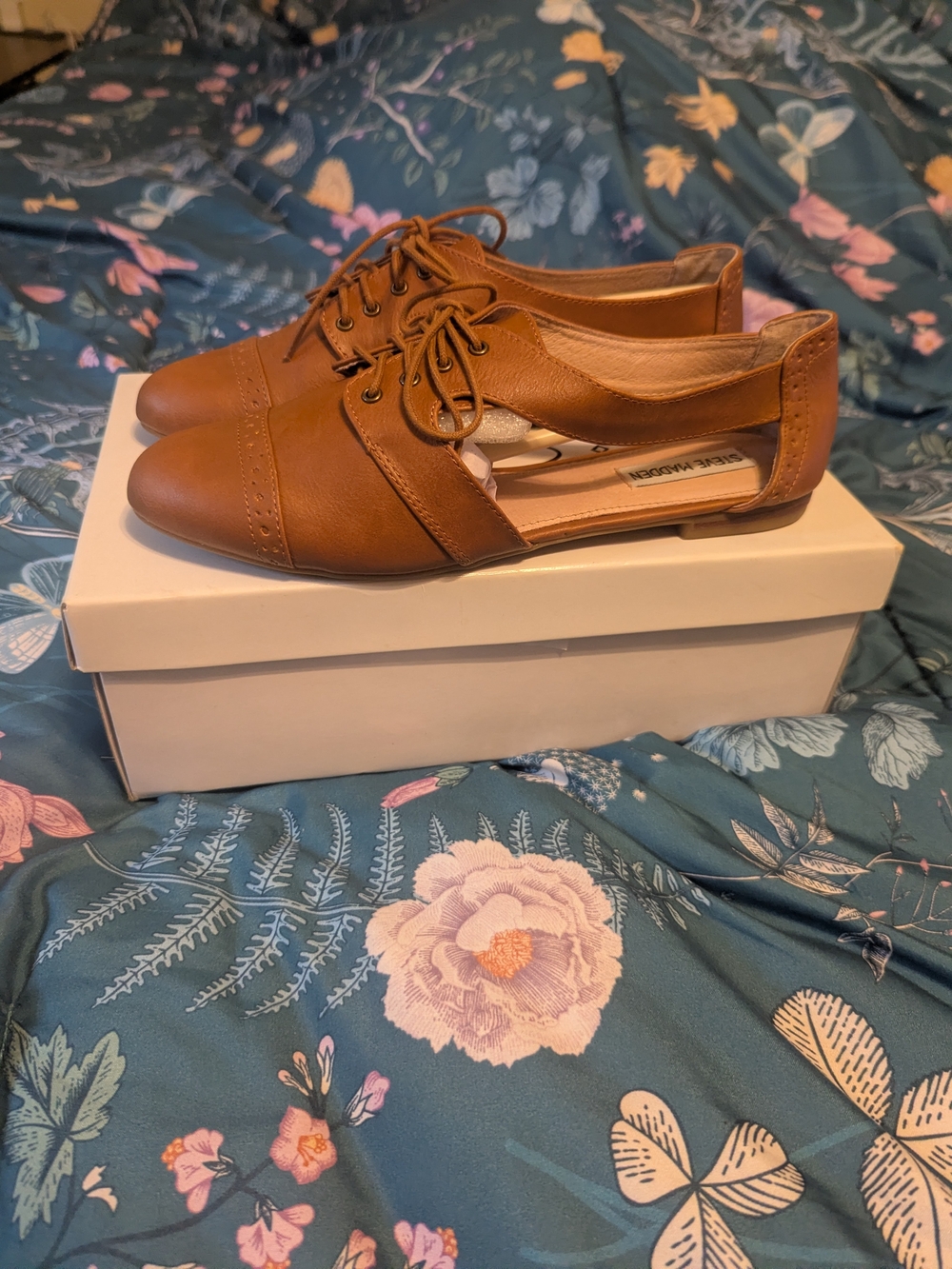 Steve Madden Lace-Up Oxfords in Tan - Never Worn!